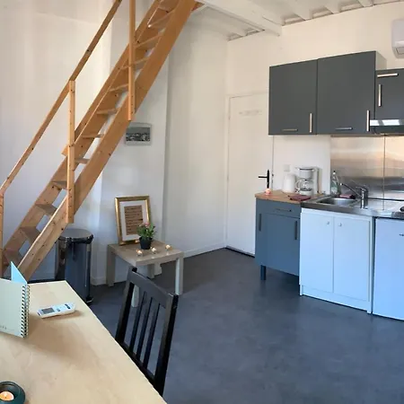 Le 5 Mezzanine Climatise Apartment *